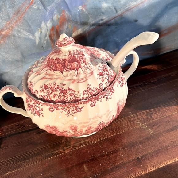 Johnson Bros Coaching Scenes Soup Tureen with lid and ladle. - Picture 7 of 8